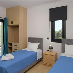 4 bedroom villa with pool, Chalikounas, sleeps 8